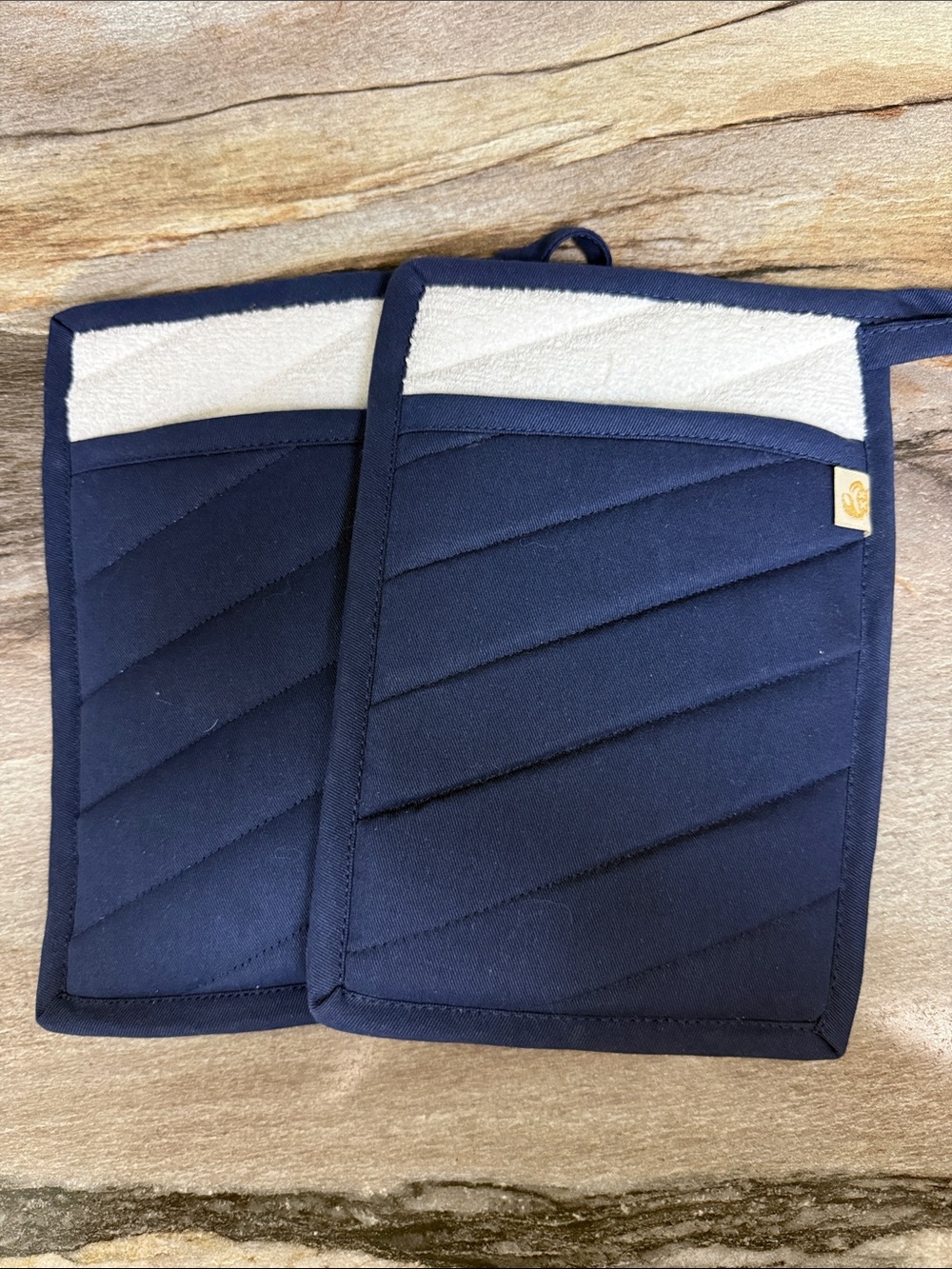 Chuck Hughes Pot Holders/Oven Mitts